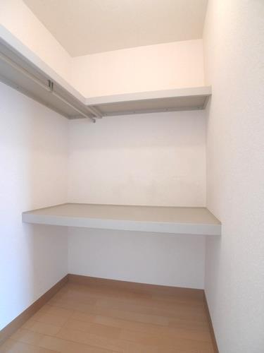 収納　たっぷりウォークインクローゼット！！