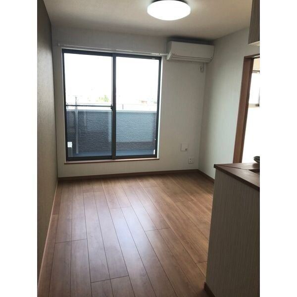 居室・リビング　別部屋参考写真となります