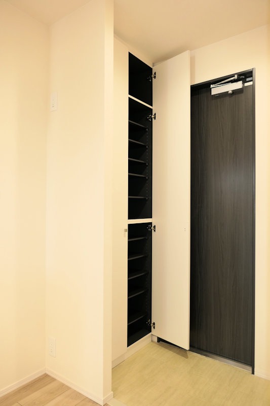 玄関　シューズボックスはたっぷり入って玄関すっきり♪