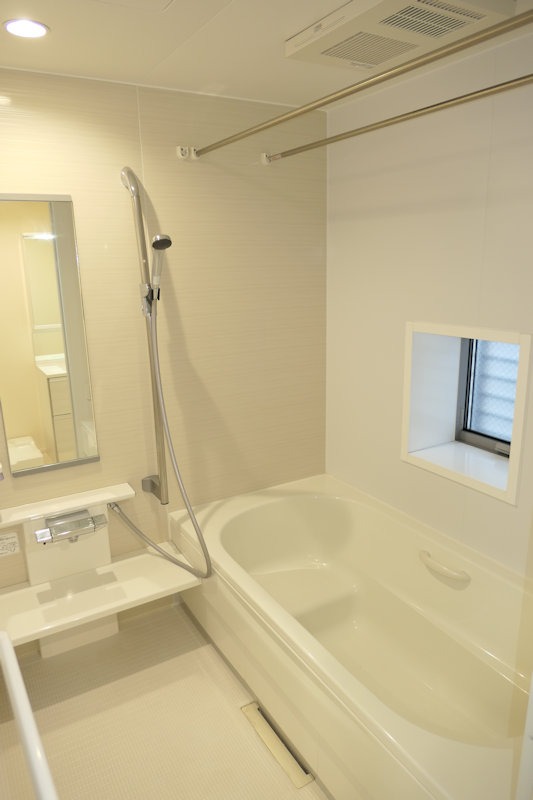 バス・シャワールーム　嬉しい浴室乾燥機能付きのバスルーム！