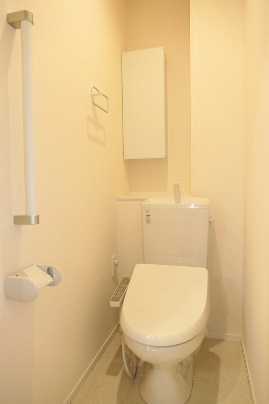 トイレ　清潔感のある温水洗浄便座！