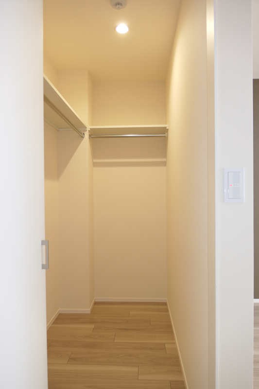 収納　奥行のあるウォークインクローゼットでお部屋すっきり◎