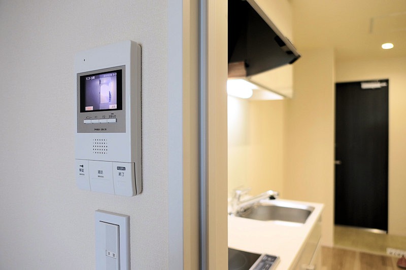 セキュリティ　急な来訪者にも安心のモニター付きインターホン！