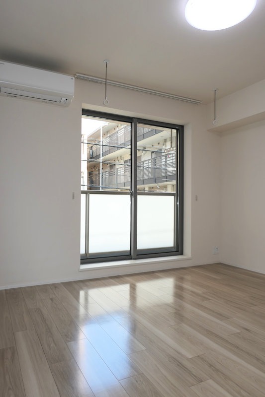 その他設備　嬉しいエアコン・室内物干し付き☆