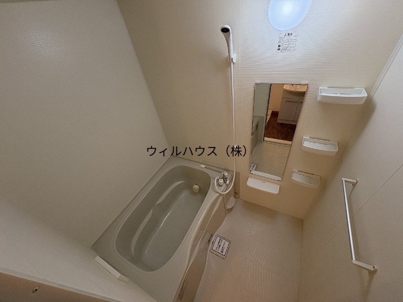 バス・シャワールーム　鏡面付き