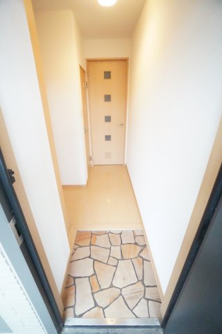 玄関　※同物件、同タイプのお部屋です