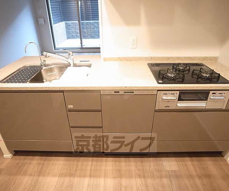 キッチン　広々キッチン