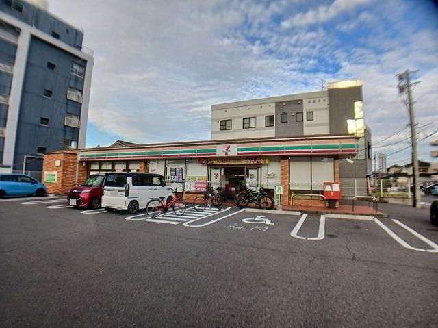 コンビニ　セブンイレブン（コンビニ）まで190m