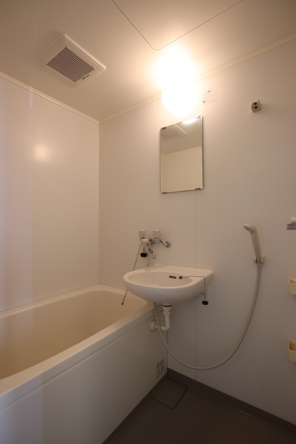 バス・シャワールーム　追い焚き付きバス