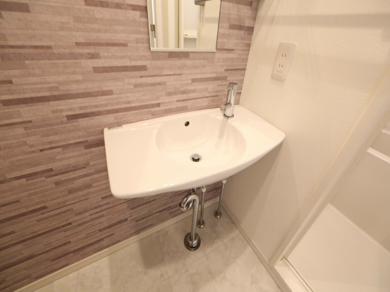 洗面設備　脱衣所　オシャレな独立洗面台付