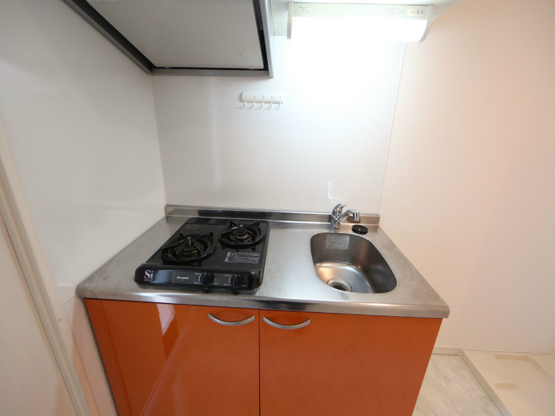 キッチン　システムキッチン（ガス2口コンロ）冷蔵庫・レンジ用意できます