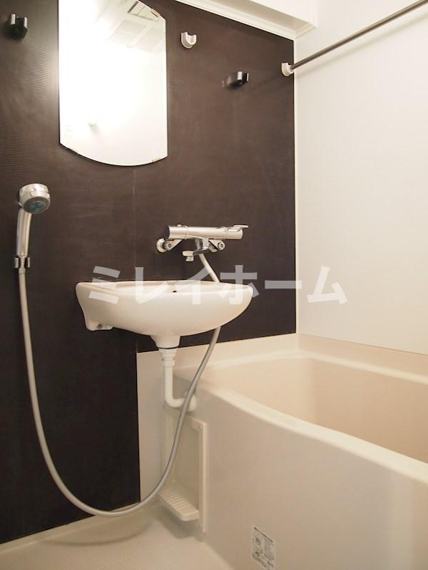 バス・シャワールーム　同建物内、別のお部屋の参考写真になります。