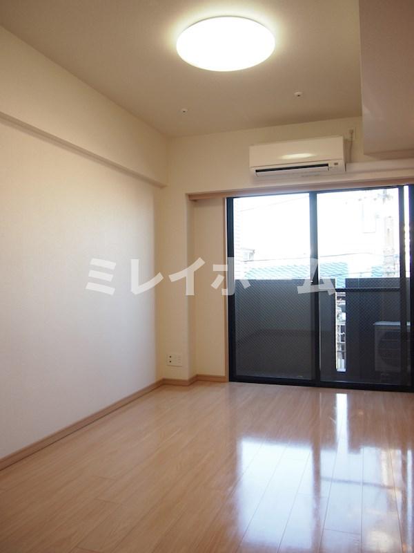 居室・リビング　同建物内、別のお部屋の参考写真になります。