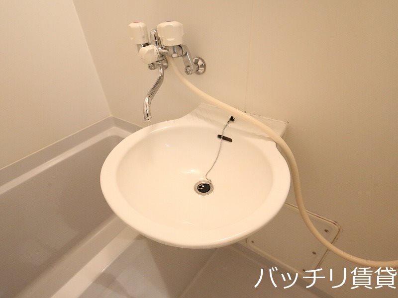 洗面設備　同型タイプの為、現状を優先致します。