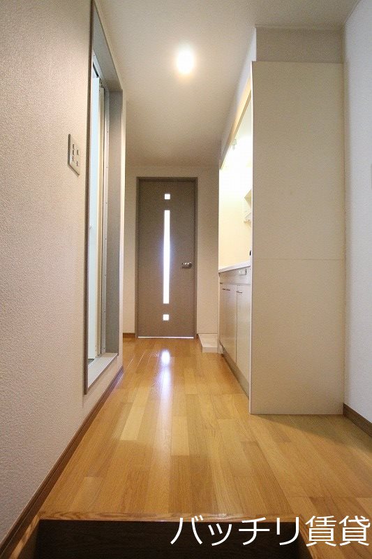 玄関　同型タイプの為、現状を優先致します。