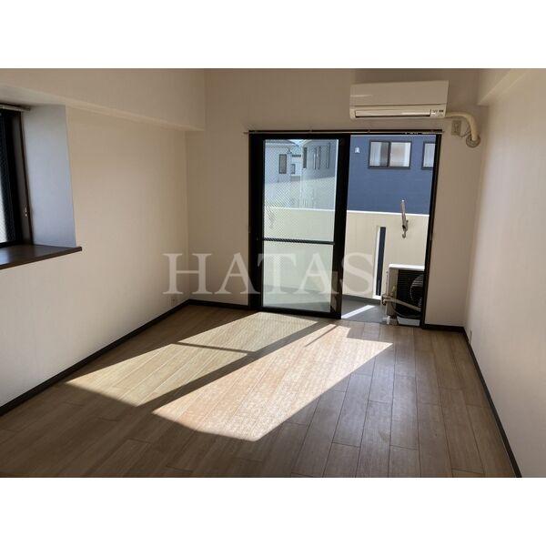 居室・リビング　同物件別部屋です。