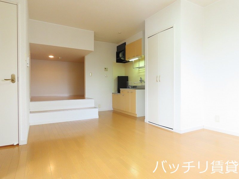 居室・リビング　別号室タイプの為、現状を優先いたします