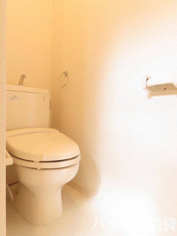 トイレ　別号室タイプの為、現状を優先いたします