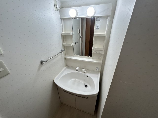 洗面設備　使いやすい洗面所です