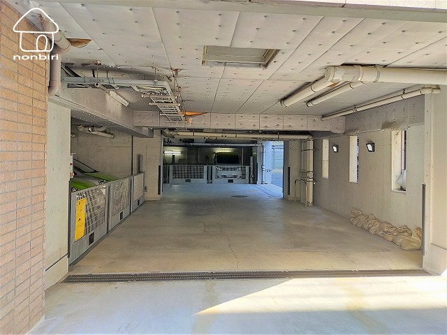 駐車場　駐車場の空きはご確認ください