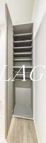 玄関　玄関収納です。※同一仕様です。