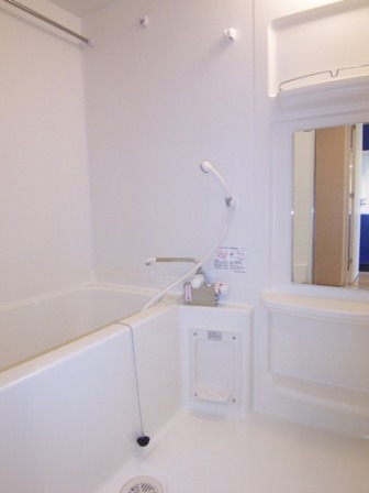 バス・シャワールーム　コンパクトで使いやすいお風呂です