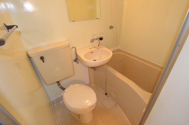 バス・シャワールーム　シンプルで機能的なユニットバスです！