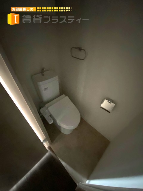 トイレ　シャワートイレ完備。