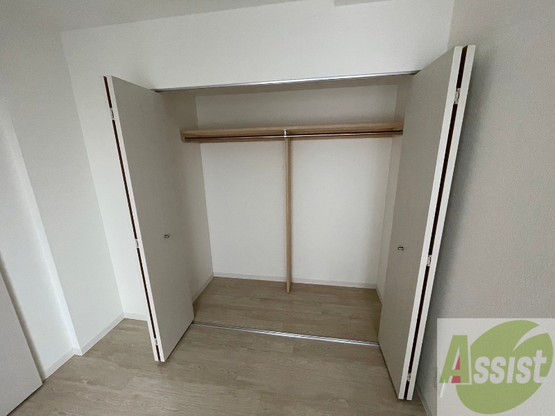 収納　寝室の収納です。部屋がすっきり片付きます。