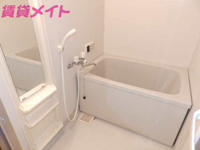 バス・シャワールーム　同建物別部屋写真です