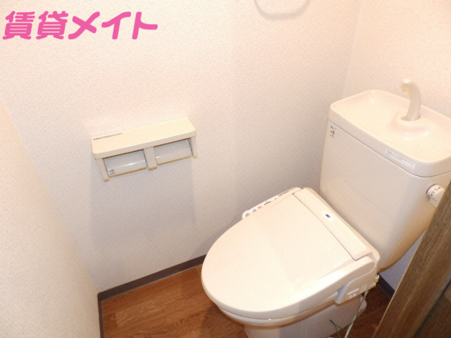 トイレ　同建物別部屋写真です