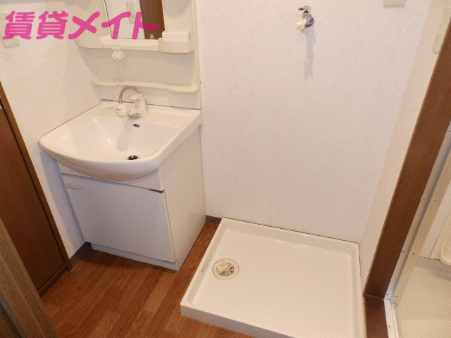 洗面設備　同建物別部屋写真です
