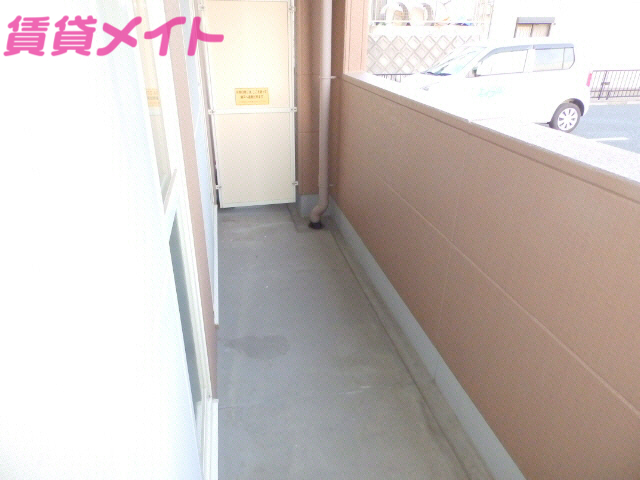バルコニー　同建物別部屋写真です