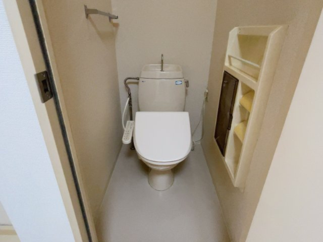 トイレ　別部屋同一間取りのお写真となります。