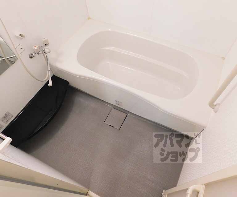 バス・シャワールーム　１坪タイプのお風呂です