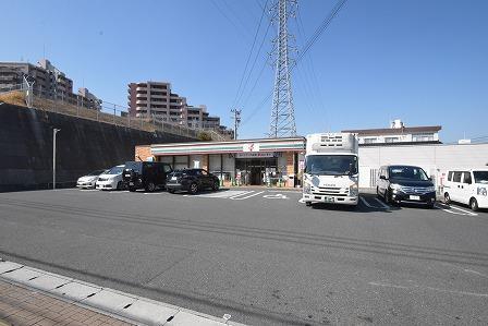コンビニ　セブンイレブン（コンビニ）まで350m