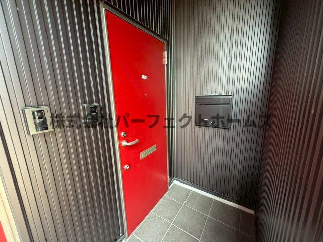 エントランス　落ち着いたエントランスです