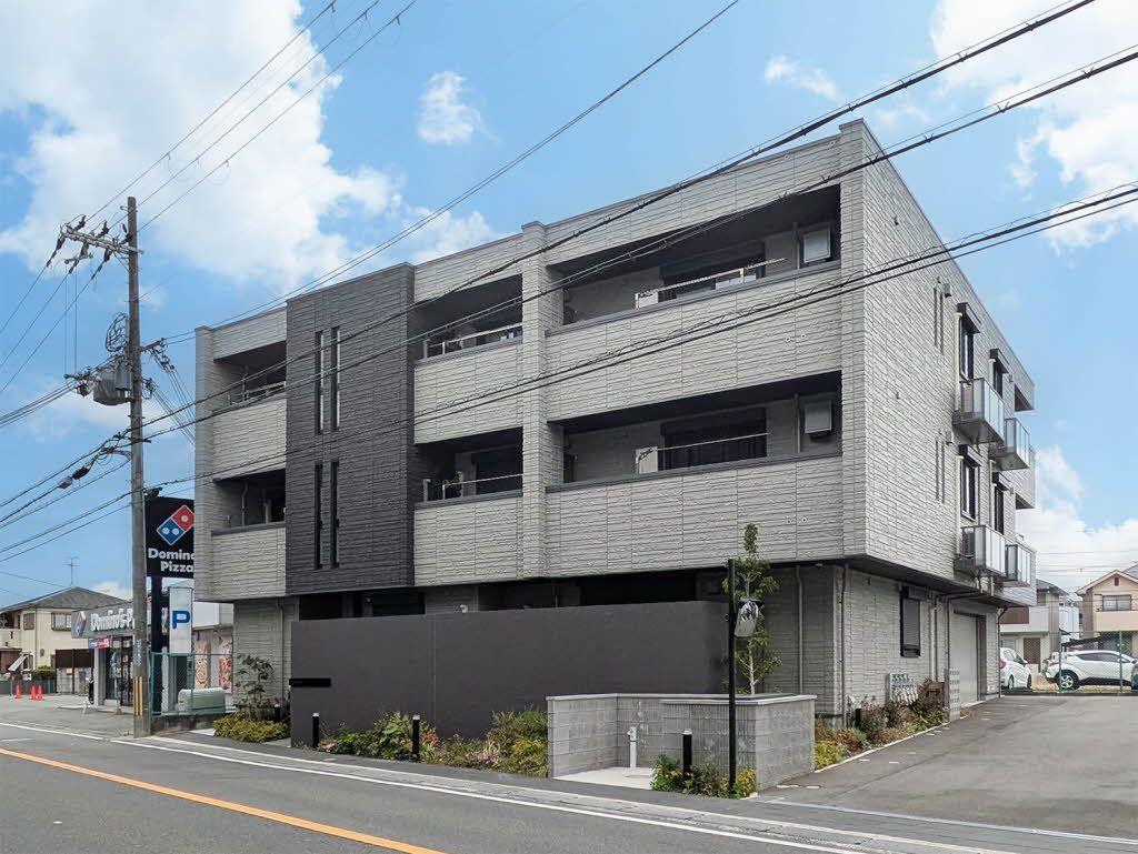 建物外観　積水ハウス施工・重量鉄骨造３階建て