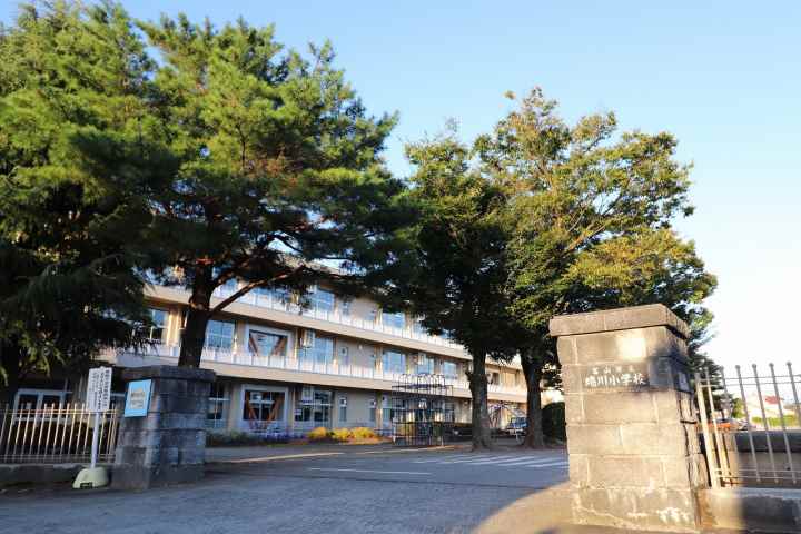 小学校　蜷川小学校（小学校）まで869m