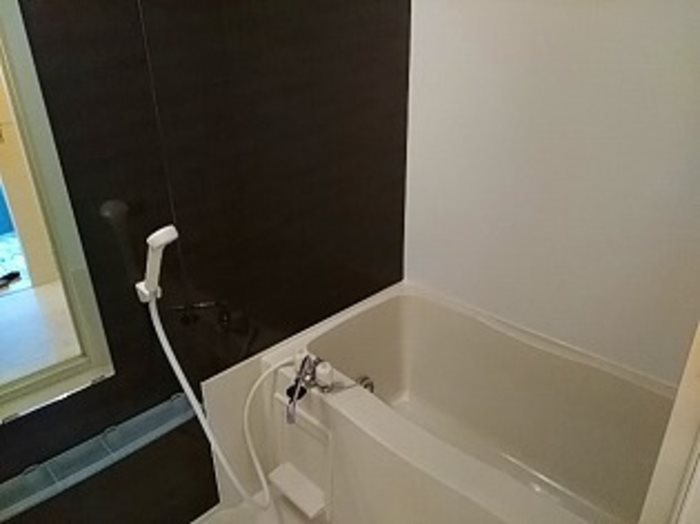 バス・シャワールーム　追い焚き機能付きです。
