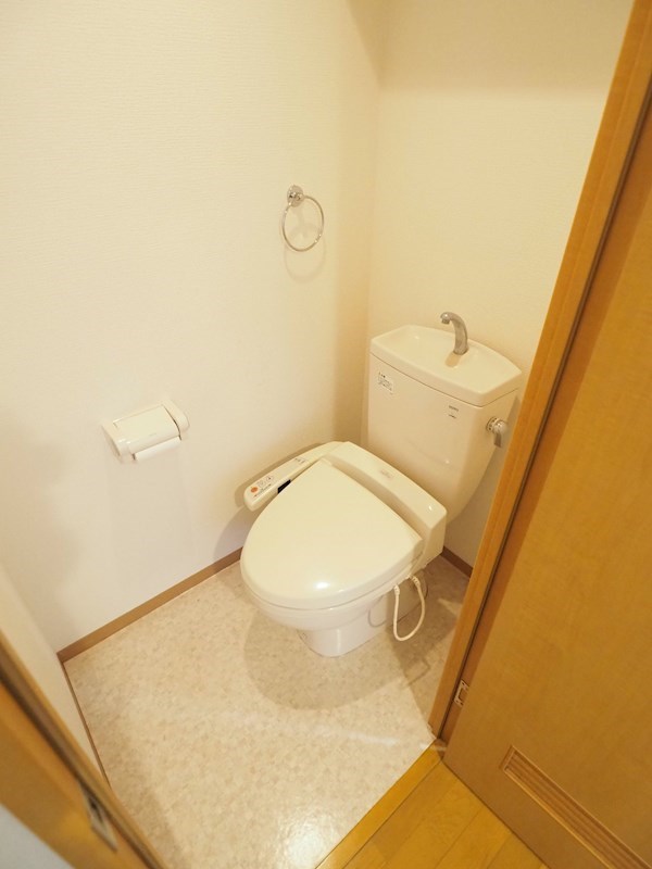 トイレ　ウォシュレット付き
