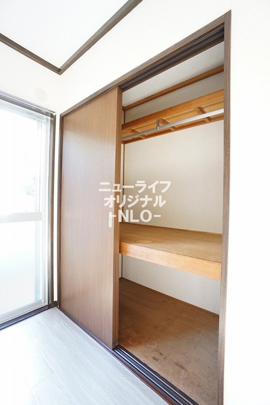 収納　奥行きがある押入は、寝具や日用品などを収納出来ます。