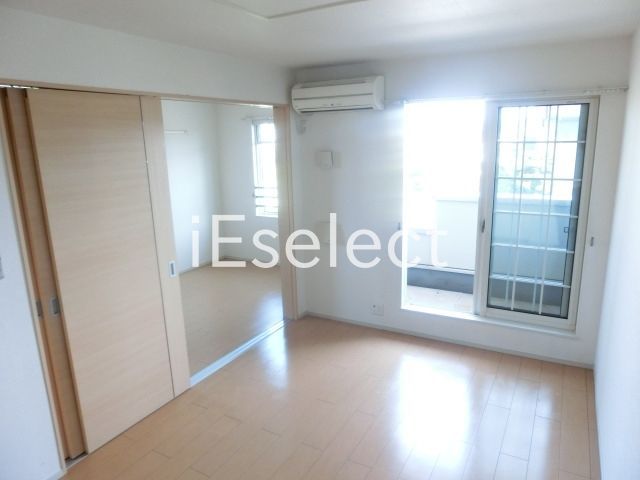 居室・リビング　南東向きで明るいお部屋です