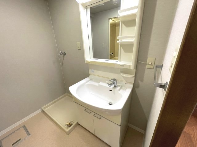 洗面設備　イメージとして同建物他部屋を表示しています