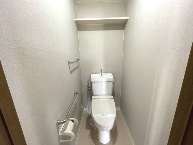 トイレ　イメージとして同建物他部屋を表示していますイメージとして同建