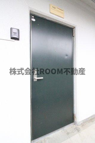 玄関　収納もある玄関です
