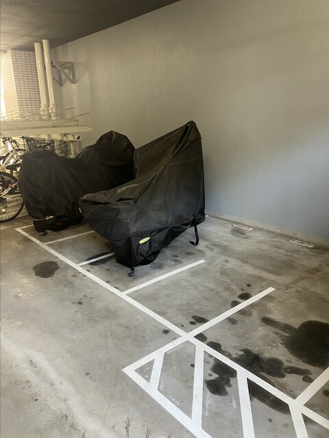 その他共有部分　バイク置場（満車）