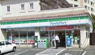 コンビニ　★ファミリーマート★（コンビニ）まで975m