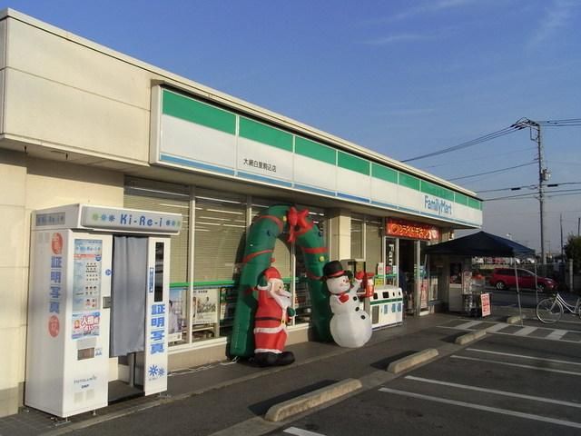 コンビニ　ファミリーマート（コンビニ）まで760m
