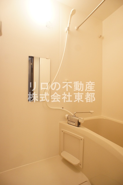 バス・シャワールーム　雨の日のお洗濯だけでなく、カビ予防にも大活躍の浴室乾燥機付♪